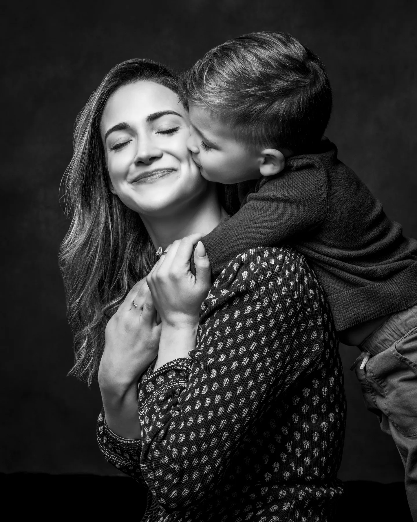 Happy North Texas mother and son laughing together during studio portrait session at Richard Hill Studio. WHAT TO WEAR FOR YOUR PHOTOSESSION